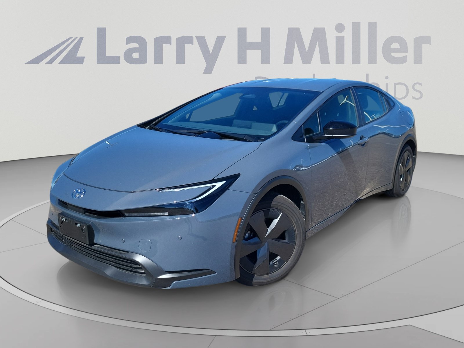 Used 2025 Toyota Prius LE FWD image 1