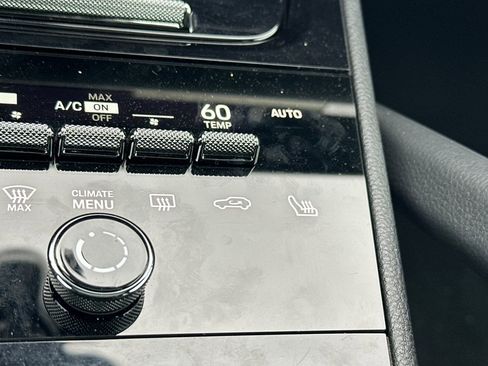 Used 2024 Porsche Cayenne image 30