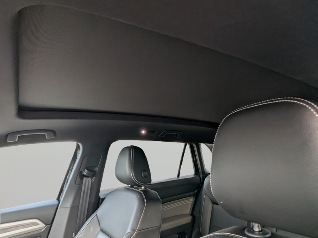 Used 2023 Volkswagen Atlas Cross Sport SE w/ Panoramic Sunroof Package FWD image 20