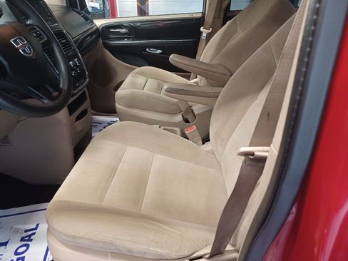 Used 2015 Dodge Grand Caravan SE w/ Quick Order Package 29E SE FWD image 4