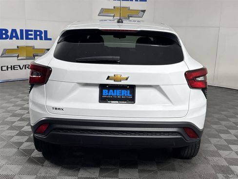 Used 2024 Chevrolet Trax LS image 4
