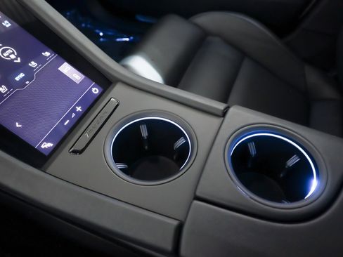 Used 2024 Porsche Taycan 4S image 18