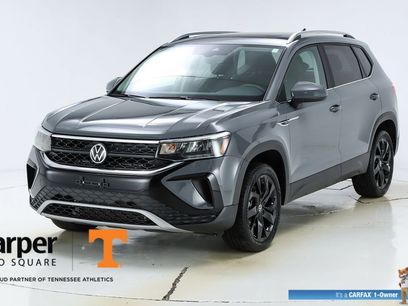 Used 2023 Volkswagen Taos SE w/ Panoramic Sunroof Package