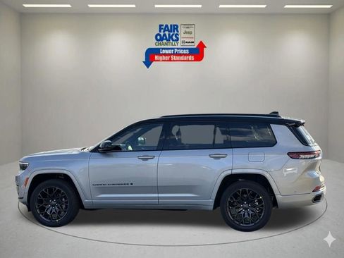 New 2025 Jeep Grand Cherokee L Summit w/ Advanced Protech Group IV AWD/4WD image 10