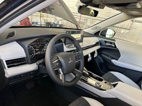 New 2026 Mitsubishi Outlander SE image 23