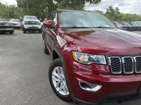 Used 2018 Jeep Grand Cherokee Laredo image 2