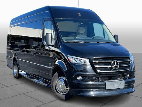 Used 2024 Mercedes-Benz Sprinter 3500 image 4