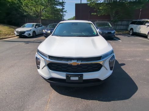 Used 2024 Chevrolet Trax LS FWD image 8