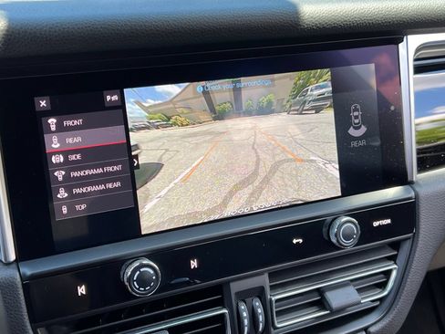 Certified 2023 Porsche Macan AWD/4WD image 30