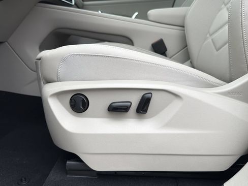New 2026 Volkswagen Atlas SE FWD image 24