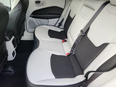 Used 2019 Jeep Compass Latitude w/ Safety & Security Group AWD/4WD image 17