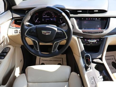 Used 2017 Cadillac XT5 Luxury w/ Driver Awareness Package FWD image 6