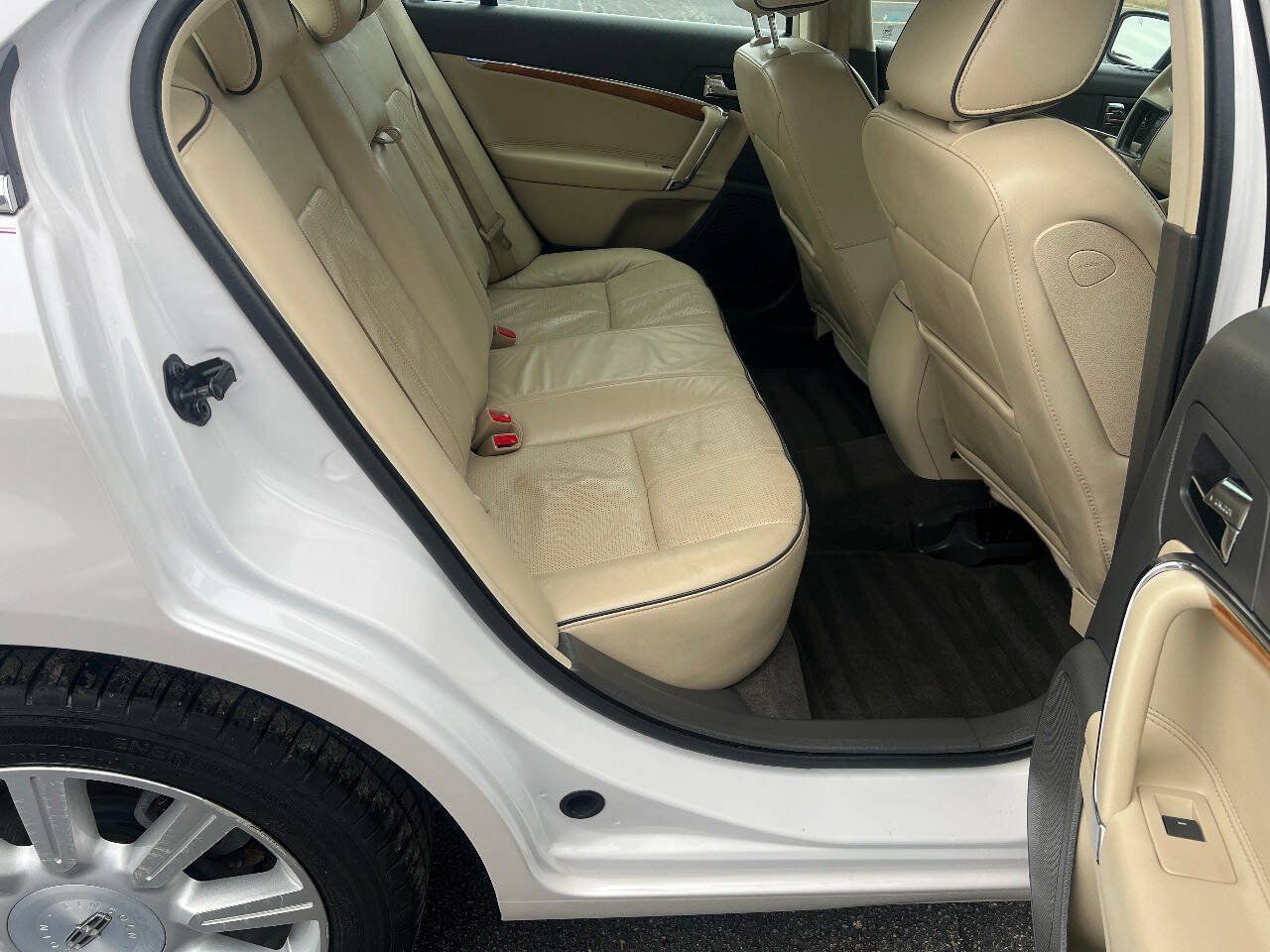 Used 2010 Lincoln MKZ FWD image 23