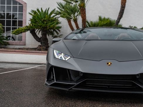 Used 2024 Lamborghini Huracan EVO image 33
