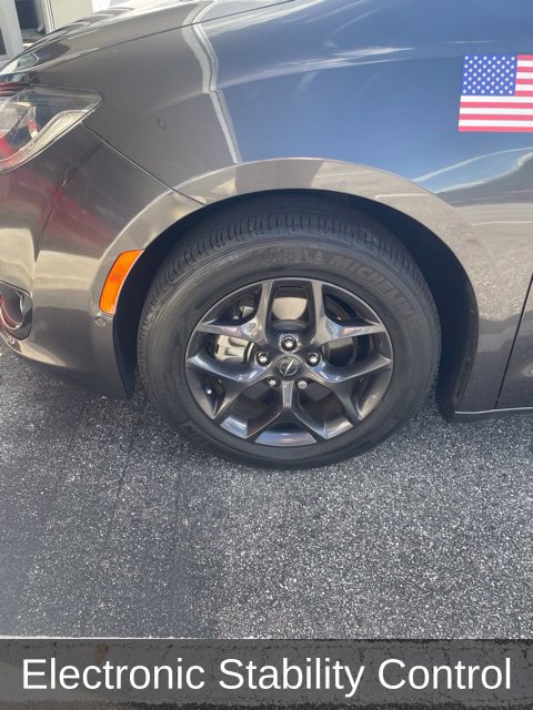 Used 2018 Chrysler Pacifica Limited w/ Advanced Safetytec Group FWD image 18
