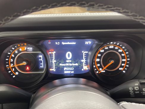 Used 2025 Jeep Wrangler Unlimited Rubicon AWD/4WD image 5