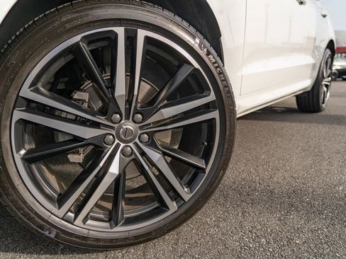 Used 2020 Volvo XC60 T5 R-Design w/ Protection Package Premier image 3