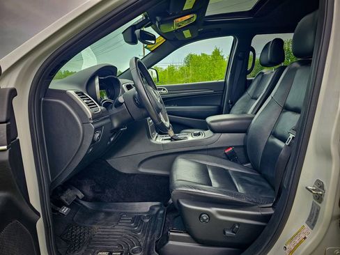 Used 2018 Jeep Grand Cherokee Limited AWD/4WD image 11