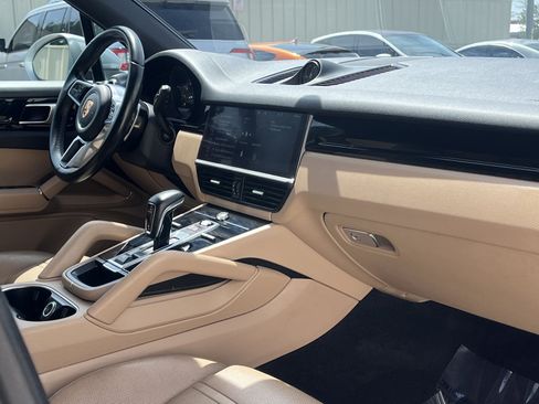 Used 2020 Porsche Cayenne AWD/4WD image 31