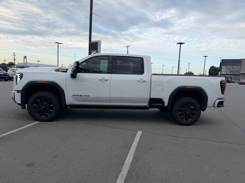 Used 2024 GMC Sierra 2500 AT4 w/ AT4 Premium Plus Package AWD/4WD image 4