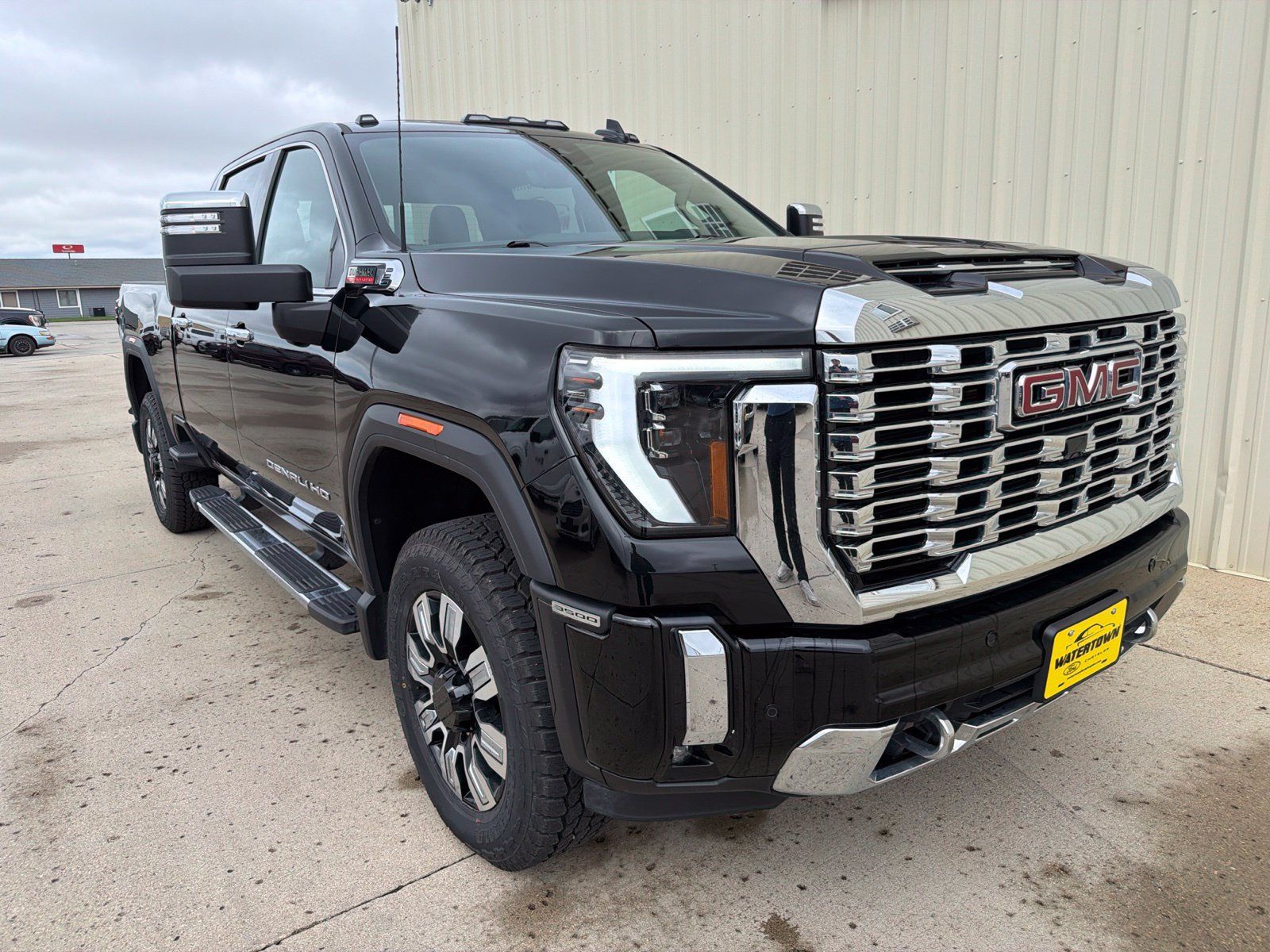 Used 2024 GMC Sierra 3500 Denali w/ Denali Reserve Package AWD/4WD image 2