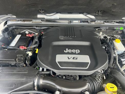 Used 2018 Jeep Wrangler Unlimited Rubicon w/ Cold Weather Group image 21