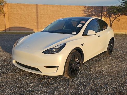 Used 2023 Tesla Model Y Performance image 1