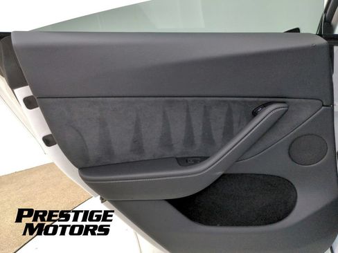 Used 2024 Tesla Model Y Long Range AWD/4WD image 25