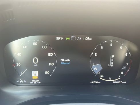 Used 2018 Volvo XC60 T5 Momentum w/ Vision Package image 19