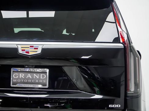 Used 2024 Cadillac Escalade Premium Luxury Platinum RWD image 17