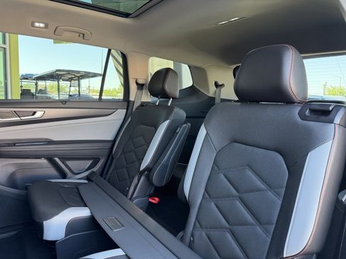 Used 2024 Volkswagen Atlas Peak Edition SEL AWD/4WD image 39