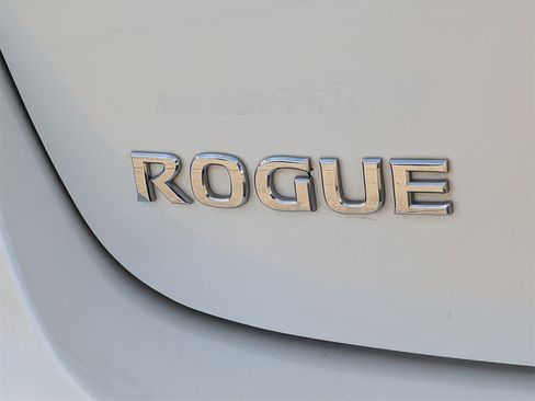 Used 2011 Nissan Rogue SV image 9