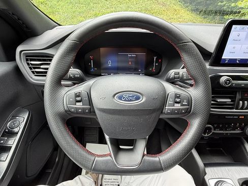 Used 2025 Ford Escape ST-Line FWD image 17