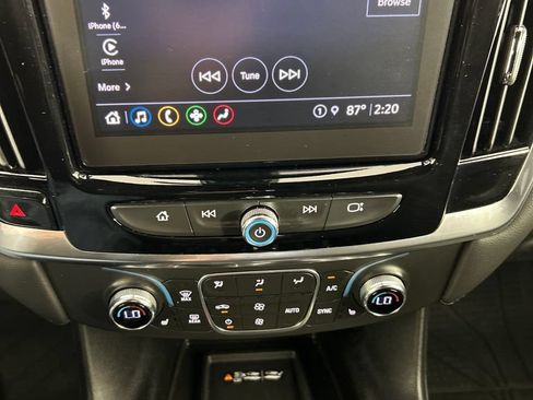 Used 2023 Chevrolet Traverse LT FWD image 14