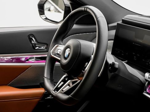 Used 2025 BMW 760i xDrive image 11