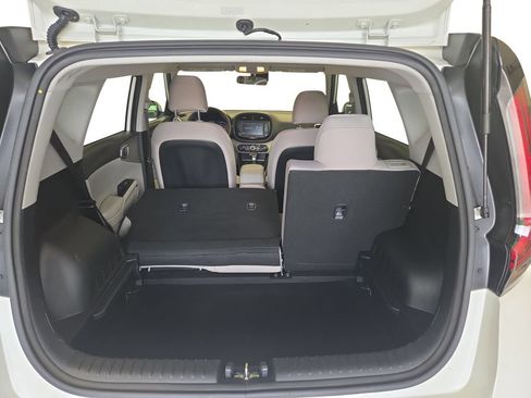 Used 2025 Kia Soul LX w/ LX Technology Package FWD image 25