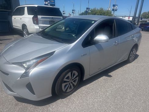 Used 2016 Toyota Prius Four image 6