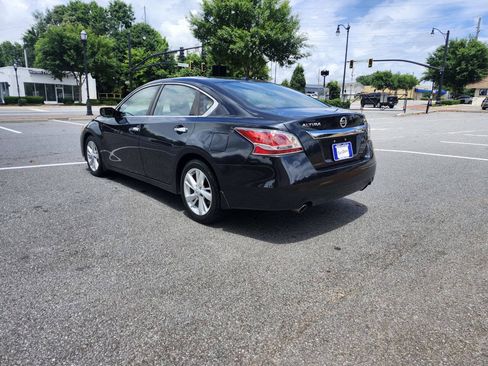 Used 2015 Nissan Altima 2.5 SV FWD image 13