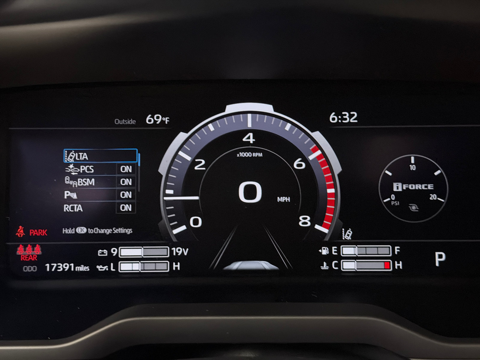Used 2025 Toyota Tundra Limited w/ TRD Off-Road Package AWD/4WD image 26