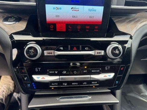 Used 2021 Ford Explorer Platinum w/ Equipment Group 601A AWD/4WD image 19