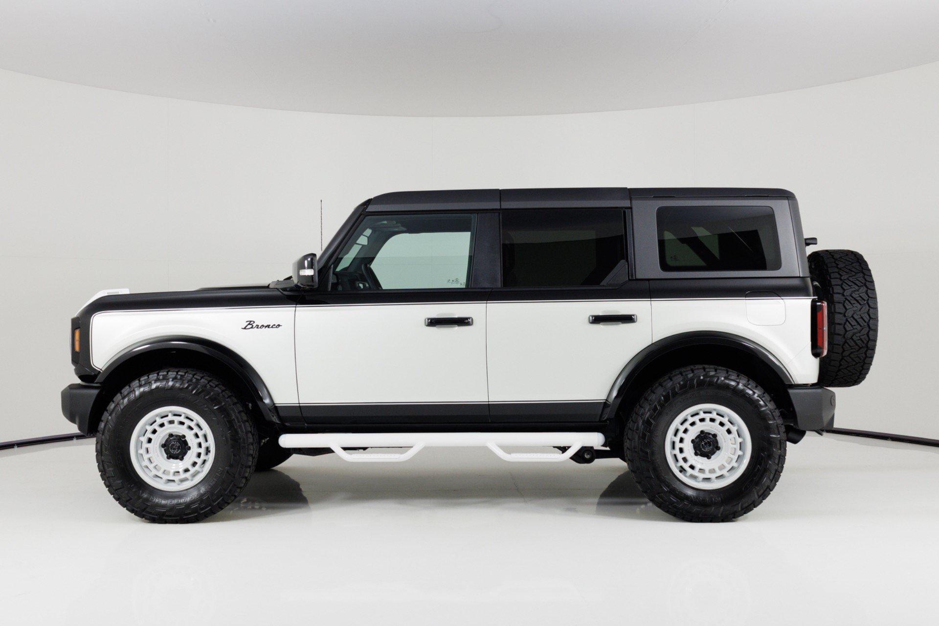 Used 2025 Ford Bronco Outer Banks AWD/4WD image 6