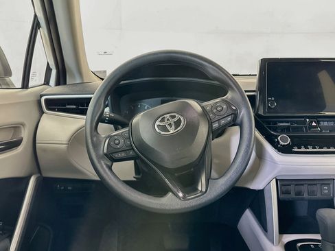Used 2025 Toyota Corolla Cross L FWD image 17