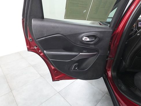 Used 2019 Jeep Cherokee Latitude Plus w/ Cold Weather Group image 22