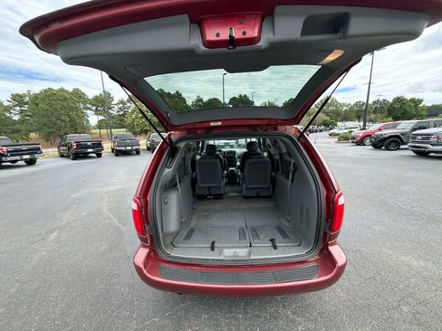 Used 2007 Dodge Grand Caravan SXT w/ Leather Interior Group FWD image 12