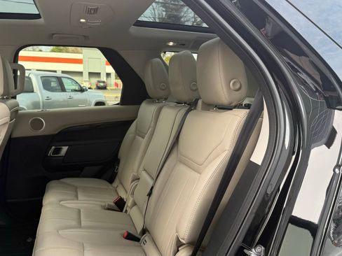 Used 2019 Land Rover Discovery SE image 39