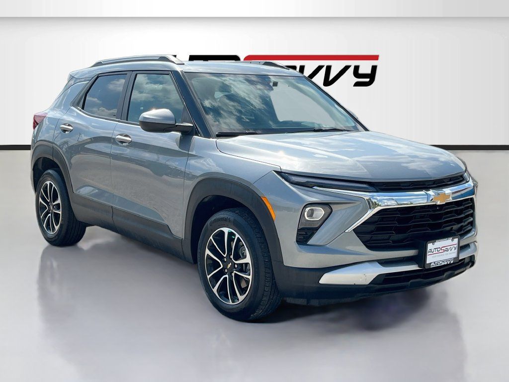 Used 2024 Chevrolet TrailBlazer LT w/ Driver Confidence Package FWD image 1