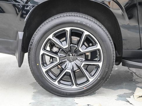 Used 2024 Chevrolet Suburban RST w/ Luxury Package AWD/4WD image 11
