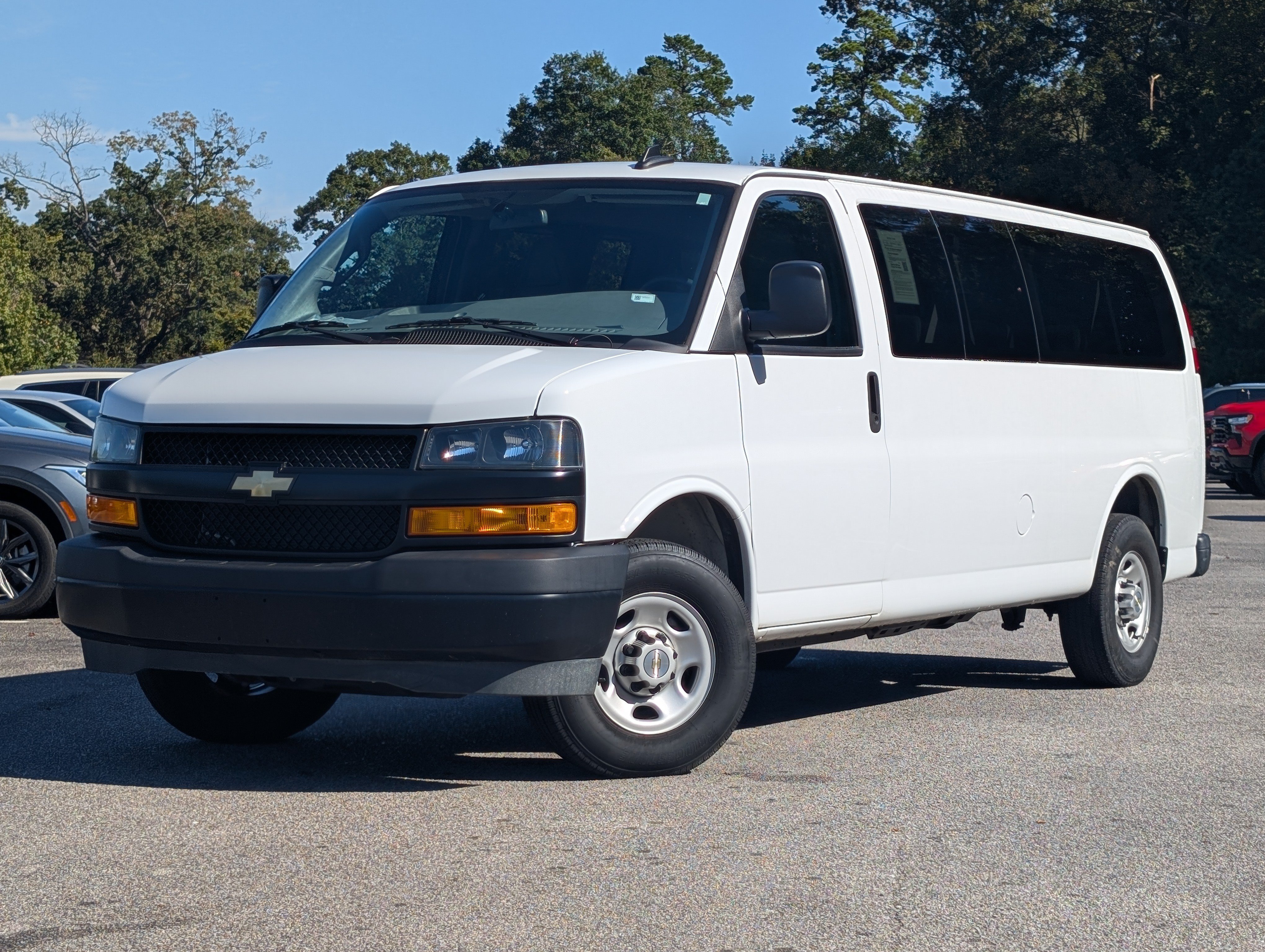 Used 2024 Chevrolet Express 3500 LS RWD image 4