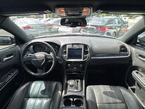 Used 2018 Chrysler 300 S w/ 300S Premium Group RWD image 22