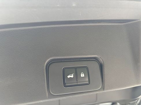 Used 2025 Nissan Rogue SV FWD image 20